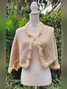 Beige Fur Trim Women's Knit Capelet